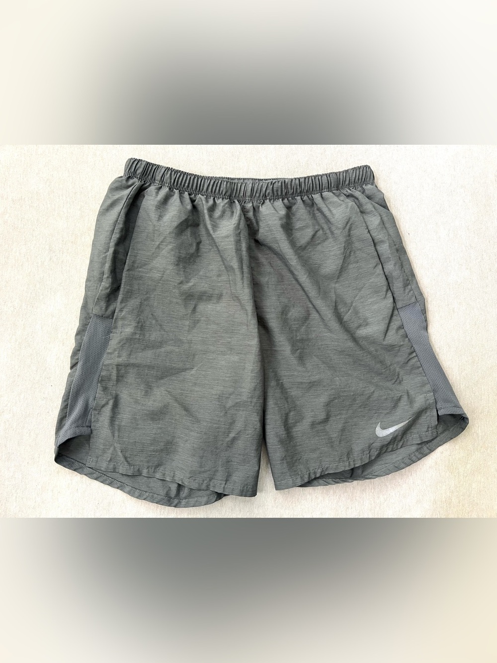 Nike Dri-Fit Women’s Olive Gray Athletic Lined Shorts Snap Pocket on Back